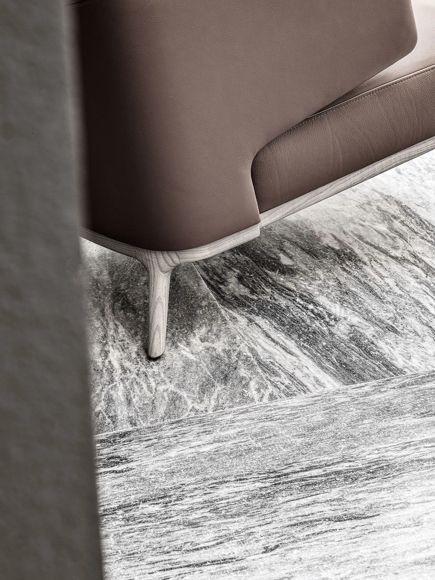 Amanda by Frigerio Salotti