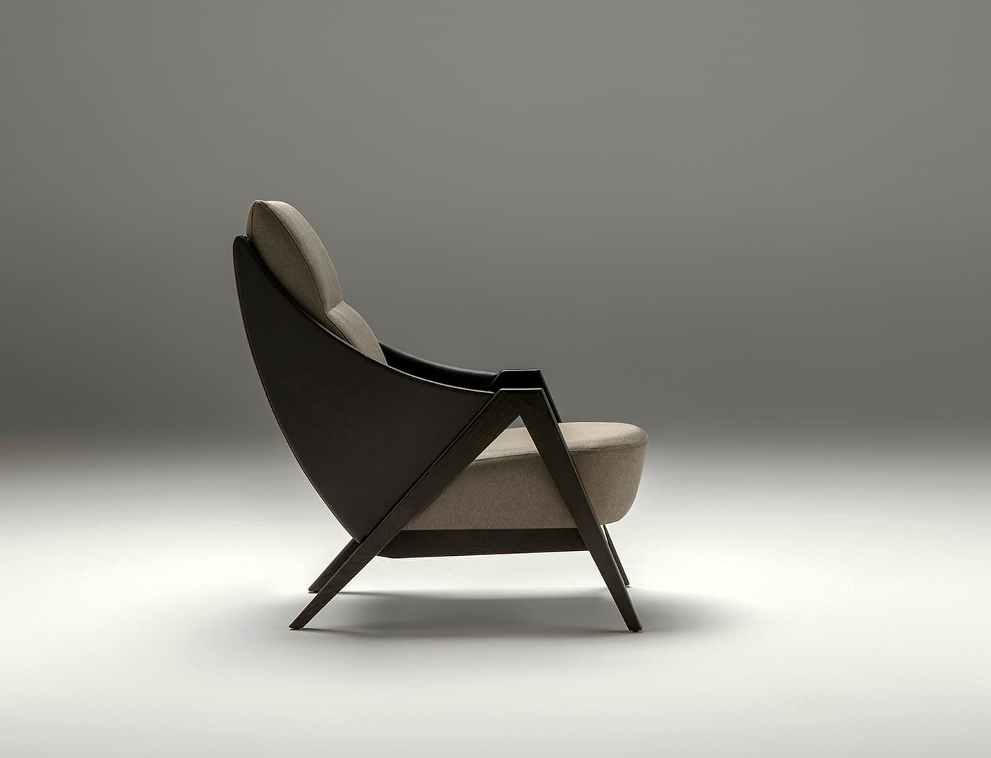 Falcon by Coleccion Alexandra